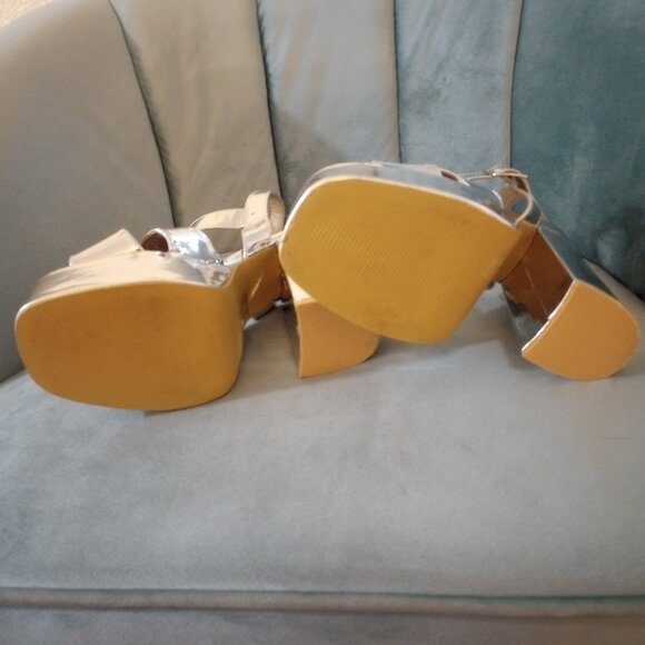 Metallic Silver Platform Heels - Picture 5 of 5